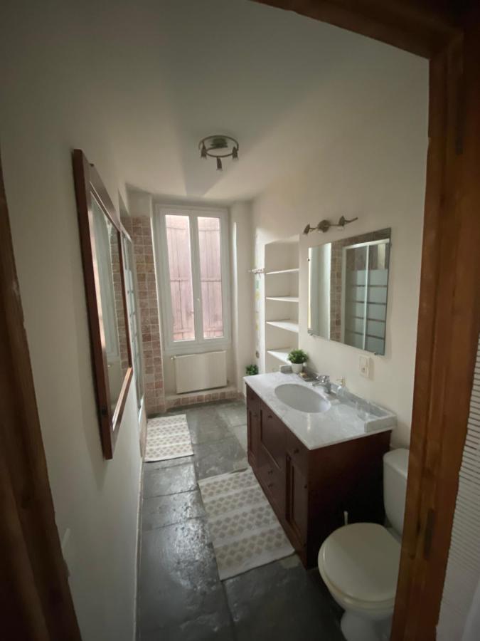 Hotel Aux Pieds Tanques à Barbentane Extérieur photo