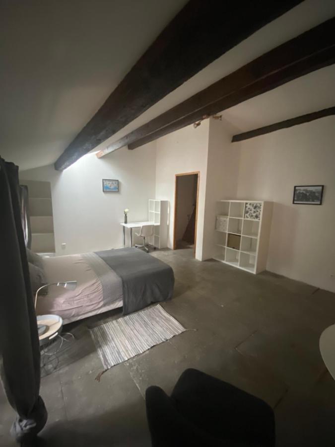 Hotel Aux Pieds Tanques à Barbentane Extérieur photo