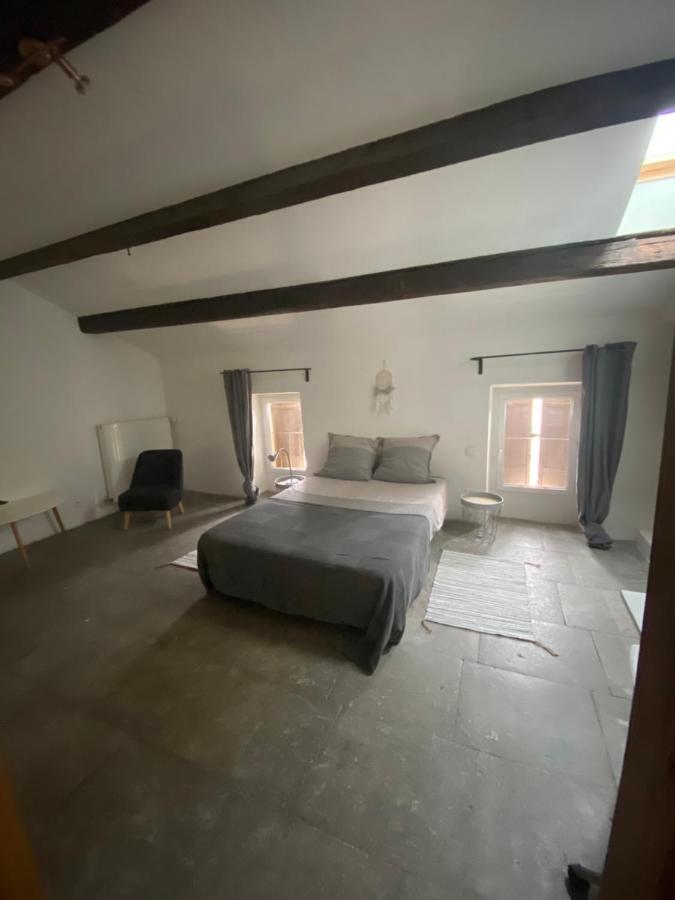 Hotel Aux Pieds Tanques à Barbentane Extérieur photo